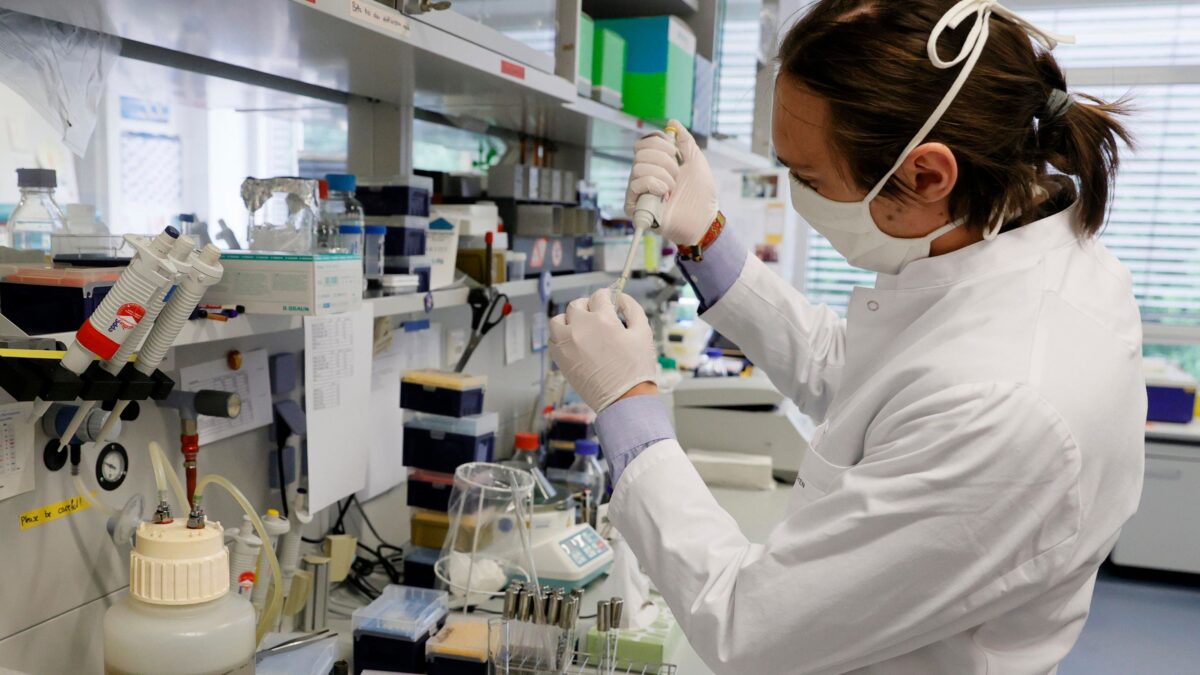 Trovata una possibile cura naturale. Ma il governo punta tutto sul vaccino