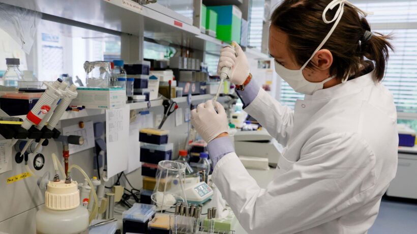 Trovata una possibile cura naturale. Ma il governo punta tutto sul vaccino