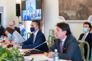 La fuga dalla realtà di Giuseppi, illuso di poter fare il mago