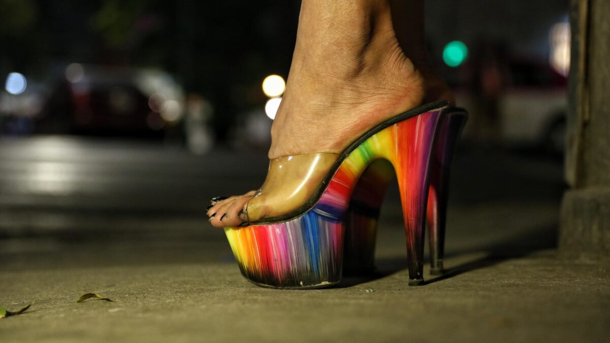 «Cacciate le lesbiche, sono anti trans». Faida di genere spacca il mondo Lgbt