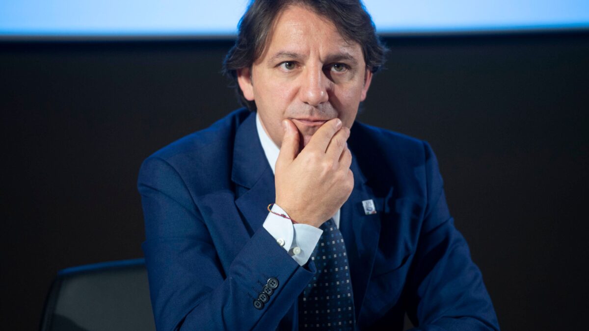 Tridico copre i suoi ritardi insultando gli imprenditori