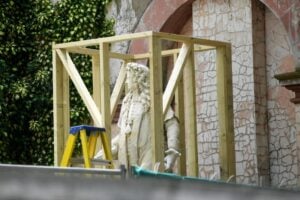 I dolci dopo le statue, il totalitarismo avanza
