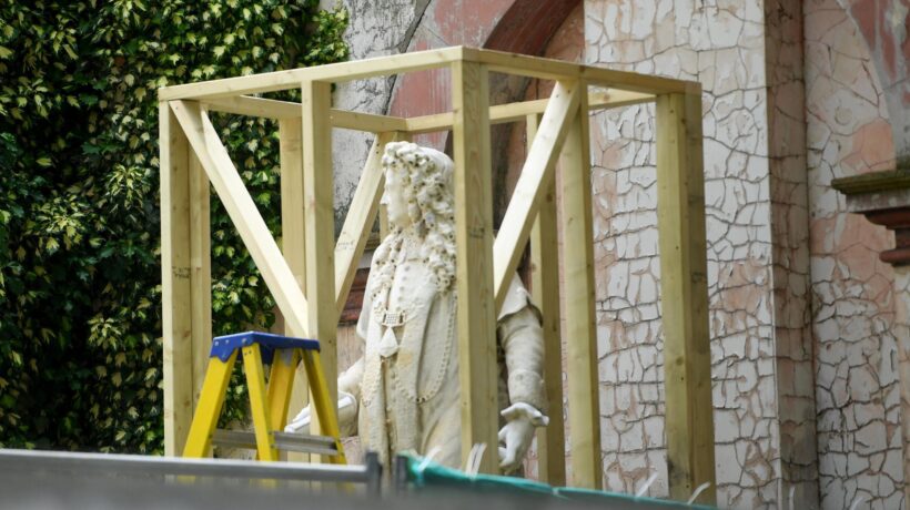 I dolci dopo le statue, il totalitarismo avanza