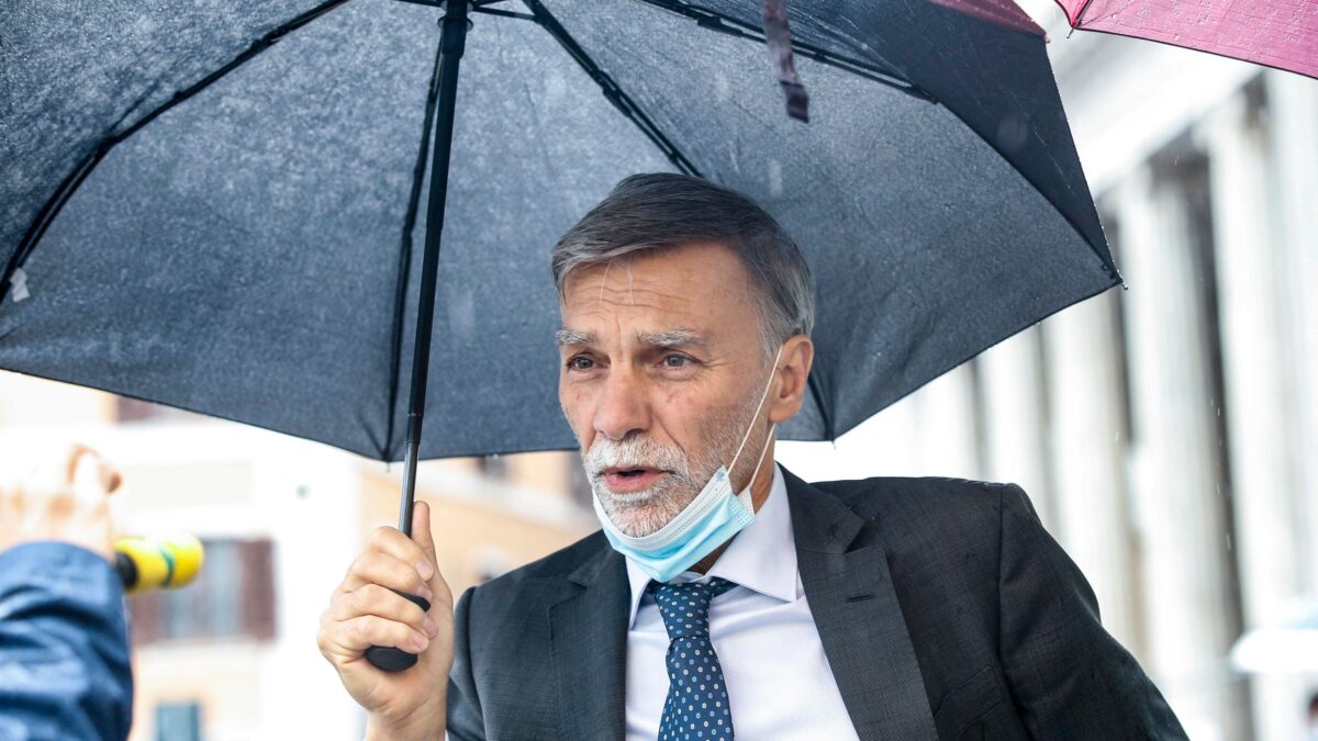 Pd pompiere, renziani e Fi all’attacco