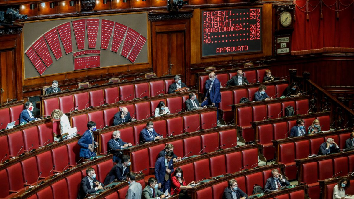 Fiducia alla Camera, Senato ignorato. Il dl Rilancio umilia il Parlamento