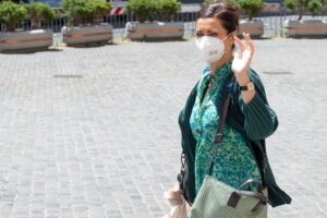 Coprifuoco e divieto di fare politica. Le folli punizioni per gli «omofobi»