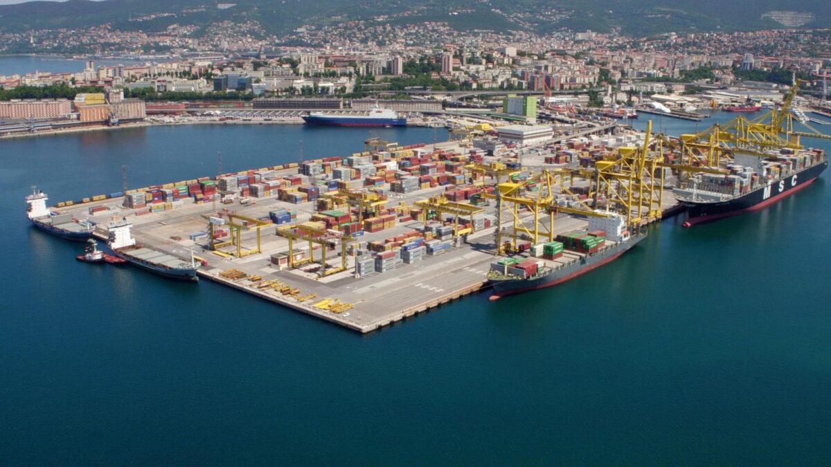 Sotto inchiesta o commissariati. Il fallimento della riforma Delrio sui porti italiani