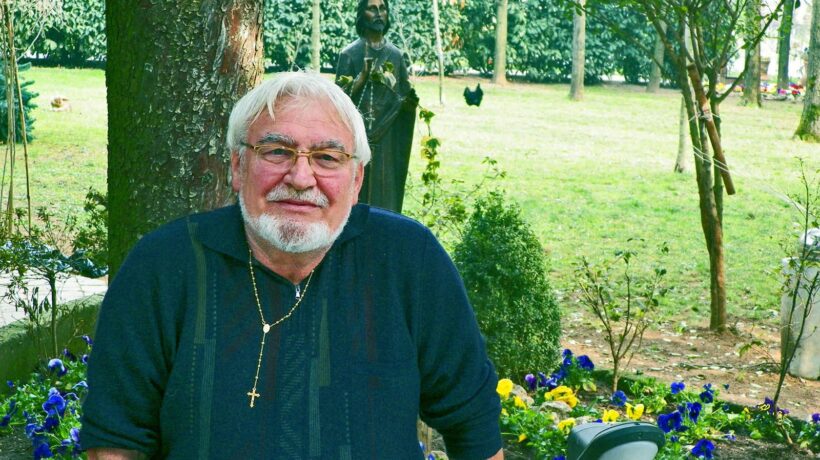 Padre Zanotti, guru dell’accoglienza che faceva il «caporale» dei migranti