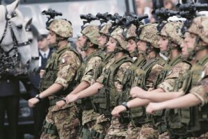 Il 39% dei giovani vuole indossare la divisa