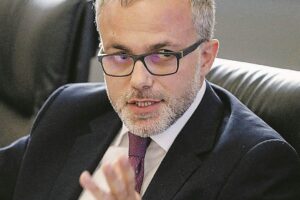Agenzia delle entrate fa un’infornata di 10 nuovi dirigenti senza il concorso