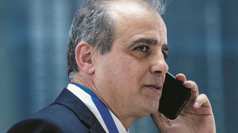 Flop dei navigator e spese pazze. La Lega chiede la testa di Parisi