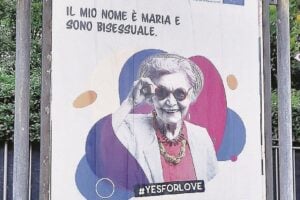 Il poster della nonna lgbt pagato dall’Europa