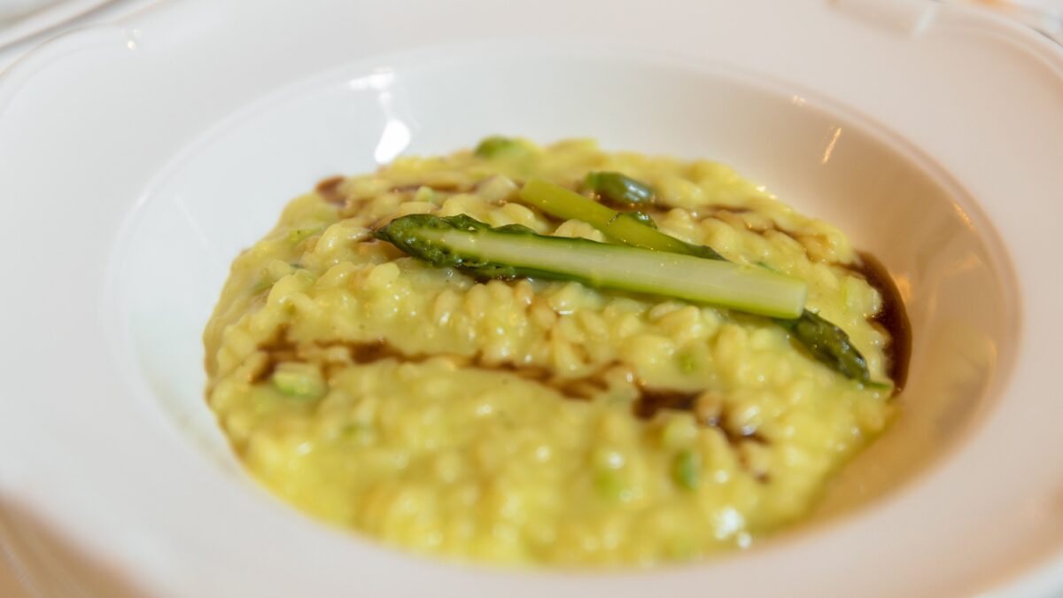 Cuciniamo insieme: risotto con asparagi e zafferano