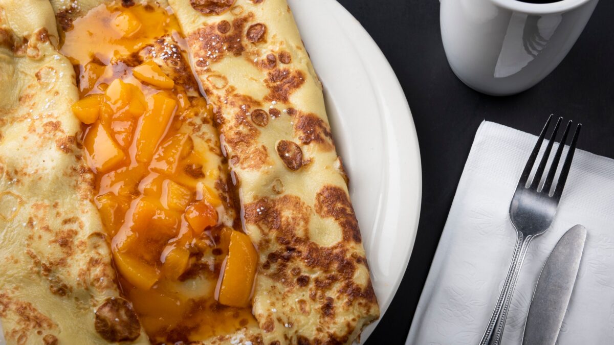 Cuciniamo insieme: crespelle alla crema di albicocche