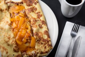 Cuciniamo insieme: crespelle alla crema di albicocche