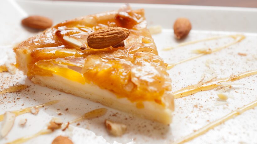 Cuciniamo insieme: tortine di mandorle e pesche