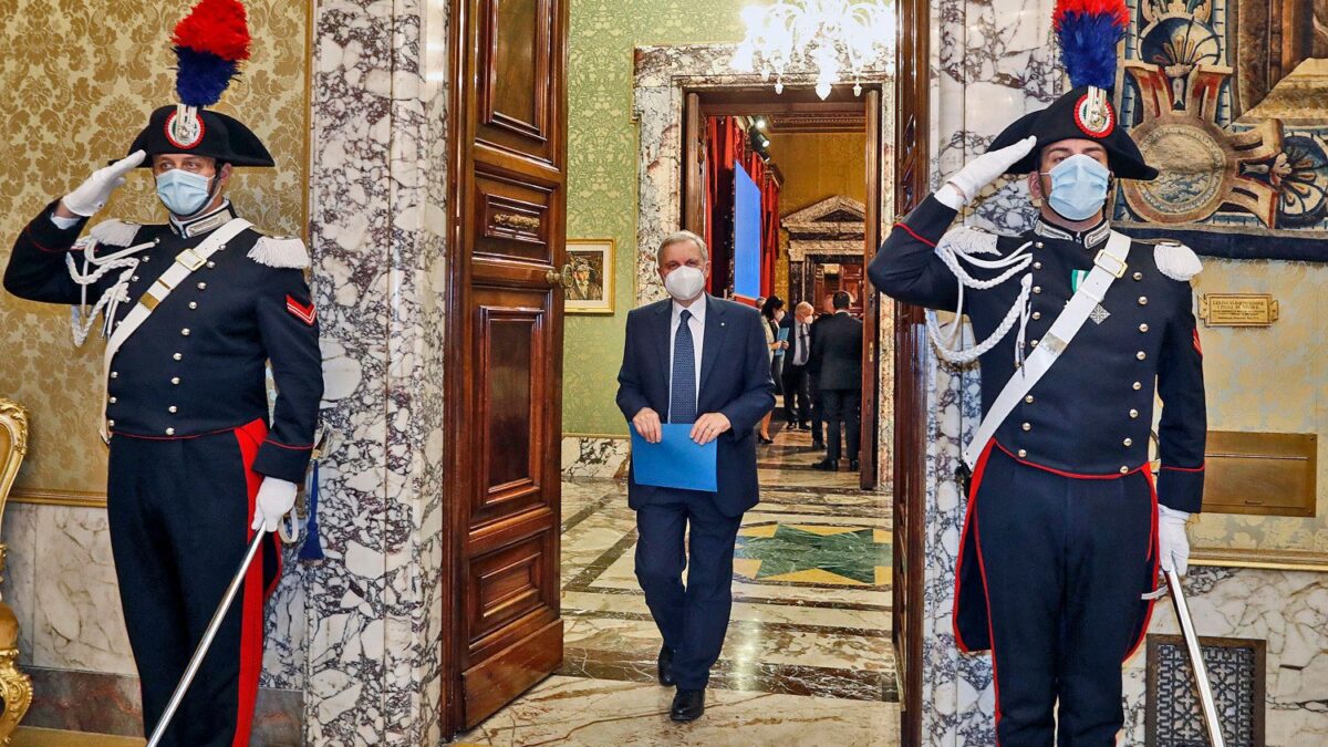 Muro di no anche al taglio dell’Iva. Il premier si umilia: «Sarà a tempo»