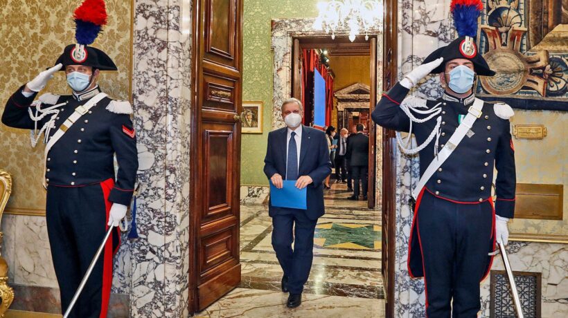 Muro di no anche al taglio dell’Iva. Il premier si umilia: «Sarà a tempo»