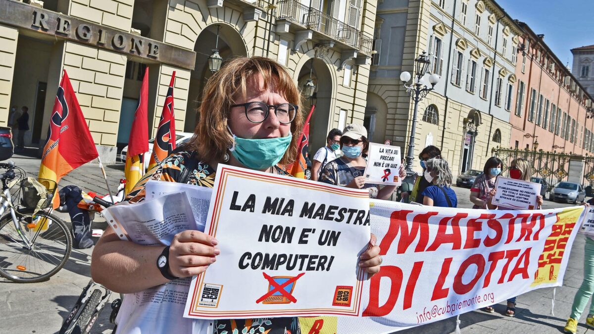 La Azzolina assicura: «La scuola ripartirà». Però nessuno sa con quali professori