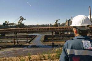 Per l’ex Ilva in vista 4.000 esuberi. E l’acciaio si spegne anche a Piombino