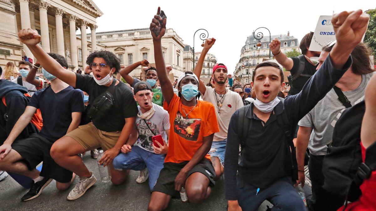 La Francia benedice la violenza antirazzista
