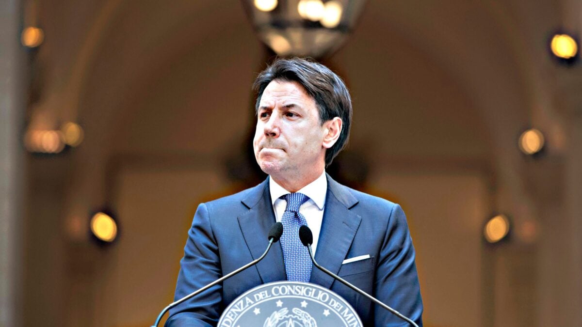 Conte tenta un altro scaricabarile. Ma la Costituzione parla chiaro
