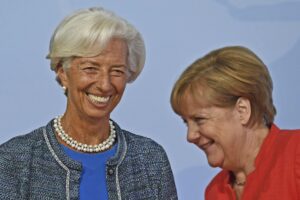 La Bce pompa liquidità per aiutare l’Italia