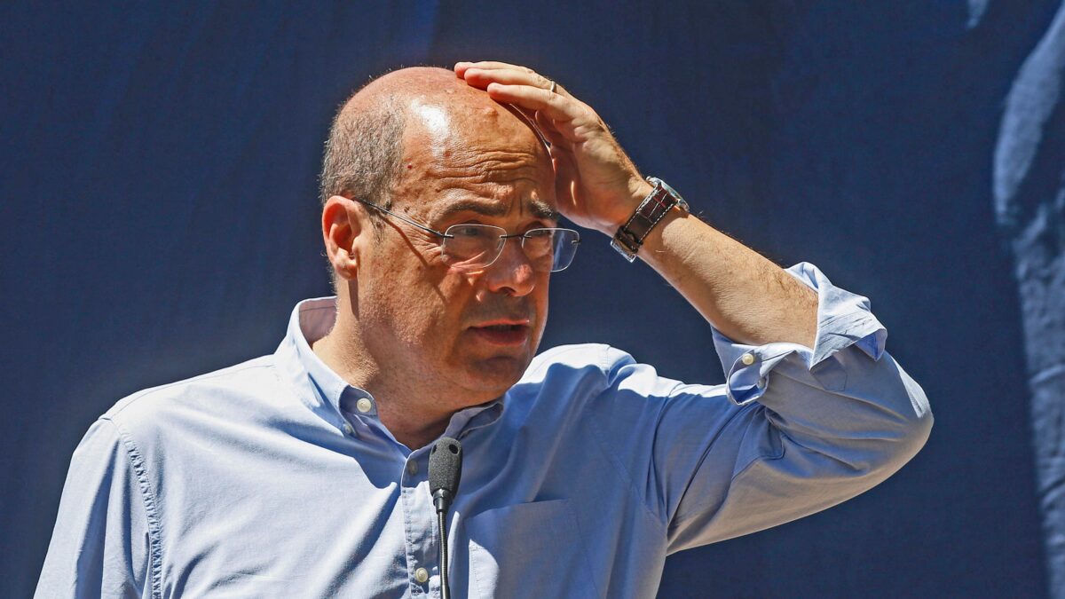 Il M5s perde pezzi e Zingaretti è ridotto a invidiare la destra