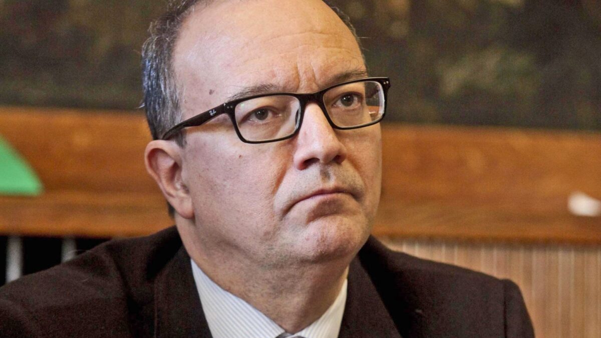 La Carta proibisce le porte girevoli. Chi fa politica deve lasciare la toga