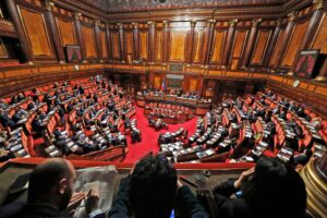 Sui vitalizi il palazzo gioca col fuoco e incoraggia l’assalto dei forconi