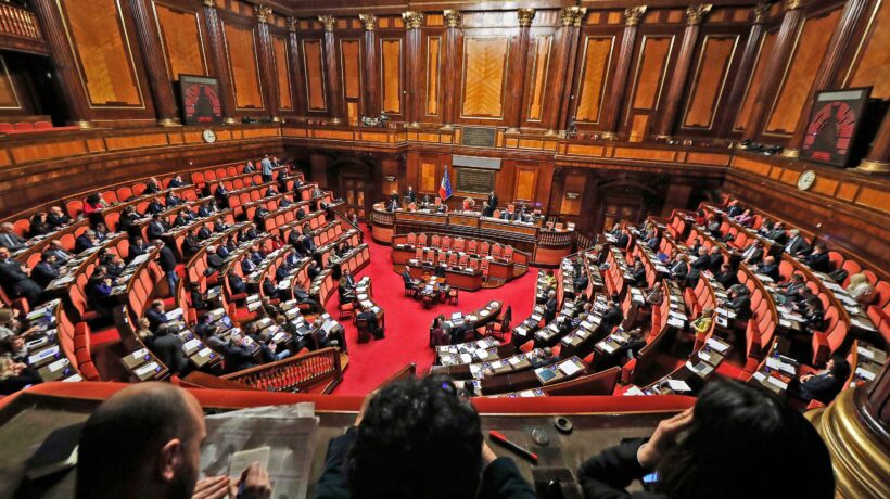 Sui vitalizi il palazzo gioca col fuoco e incoraggia l’assalto dei forconi