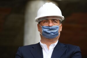 Piovono le euroballe dei tifosi della Troika per convincere il M5s a digerire il Salvastati
