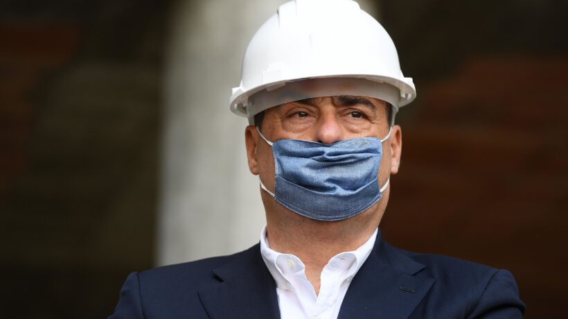 Piovono le euroballe dei tifosi della Troika per convincere il M5s a digerire il Salvastati