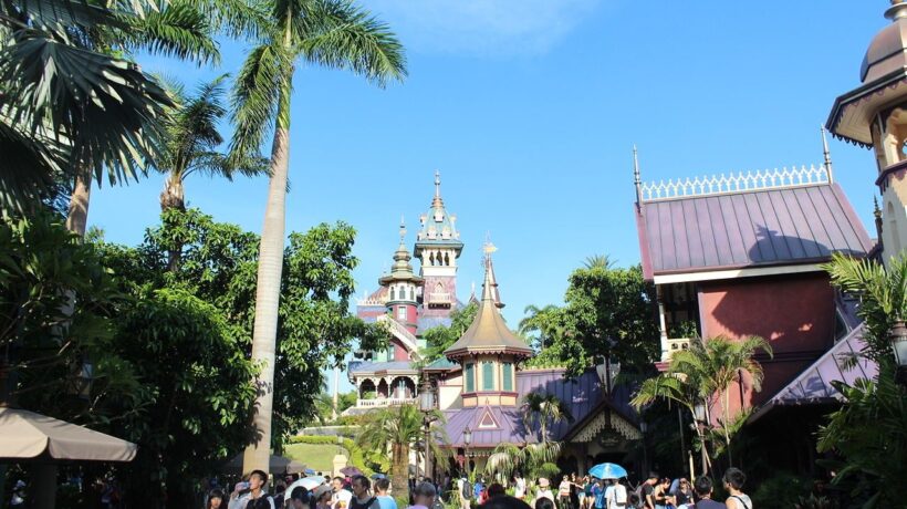 Mystic Manor a Hong Kong Disneyland (Wikipedia)