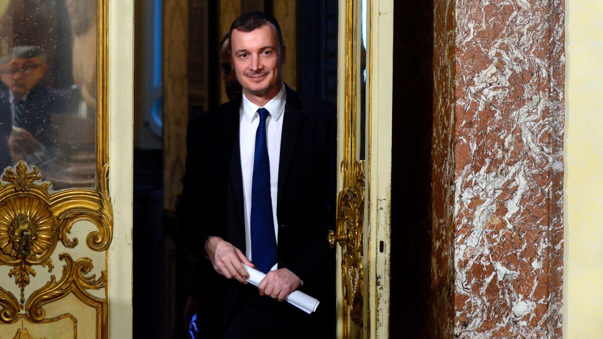 Casalino e compagno parlano ma non spiegano. Ora indaga la Consob