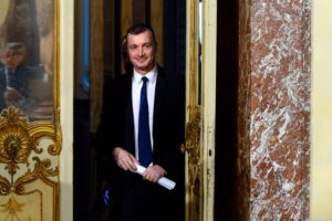 Casalino e compagno parlano ma non spiegano. Ora indaga la Consob