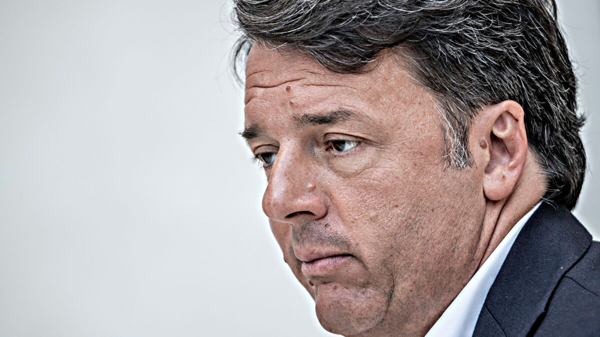 Giuseppi va a incensarsi alle Camere. E Renzi aizza l’applauso alla Merkel