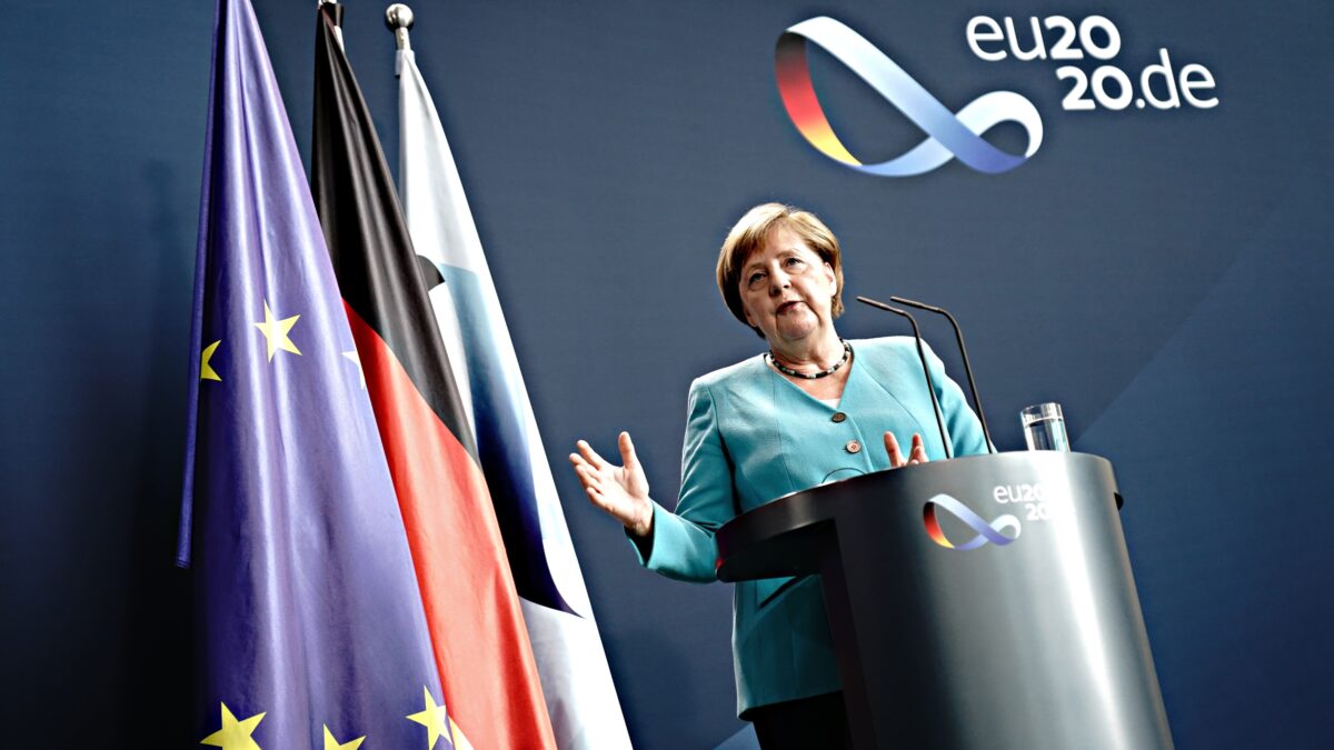 Con il semestre Ue della Merkel scatta il piano per commissariarci