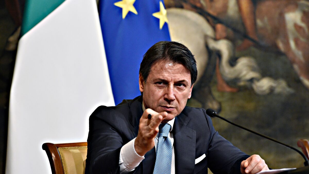 L’Italia affonda, Conte gongola