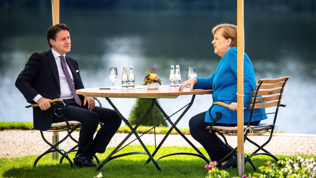Il premier in ginocchio dalla Merkel pronto ad accettare qualsiasi vincolo