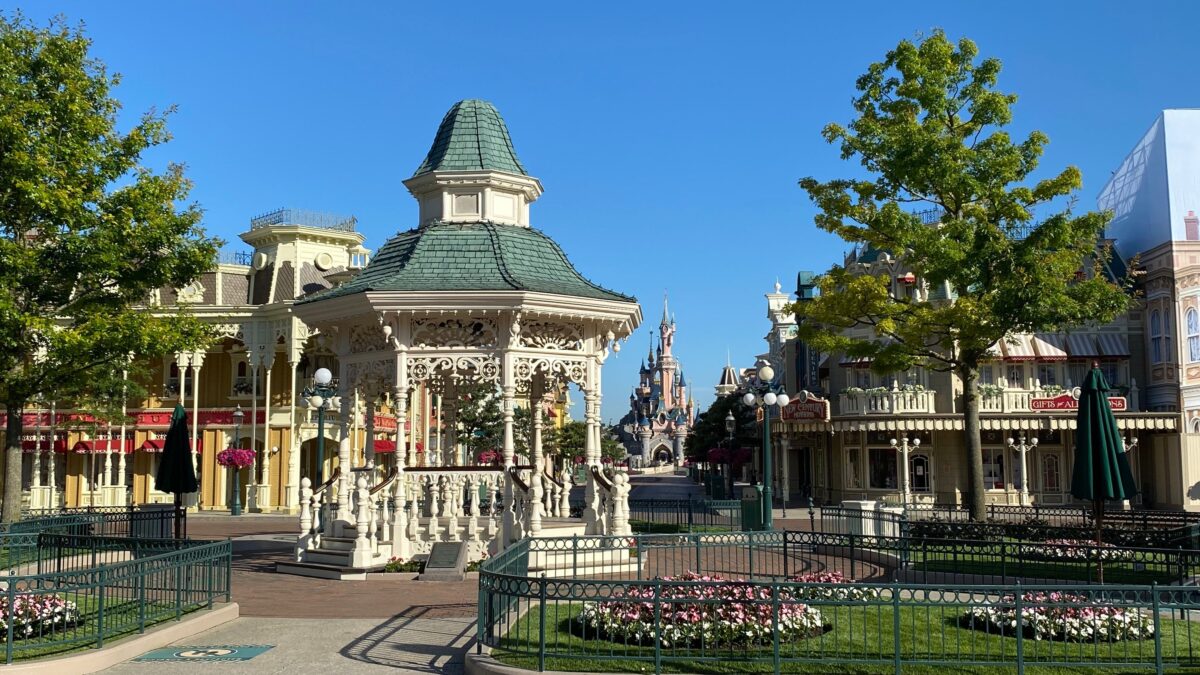 Mentre il parco di Parigi si prepara alla riapertura, Hong Kong Disneyland annuncia un nuovo lockdown
