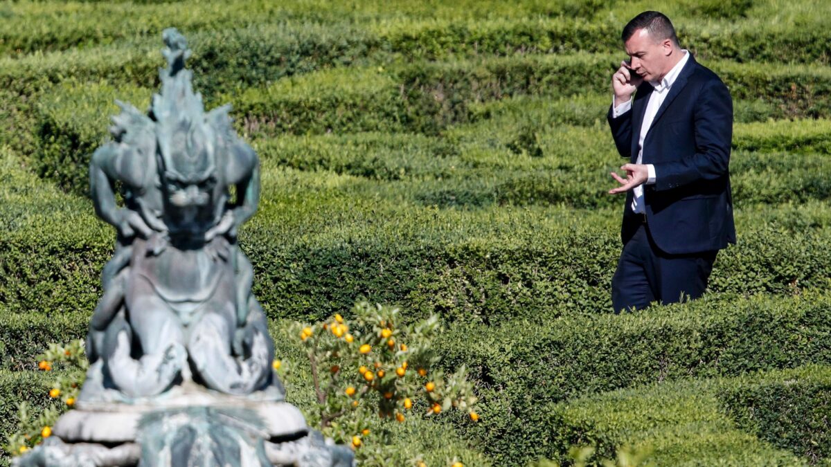 Rocco e i suoi fardelli. Tutto ciò che non torna nella versione di Casalino