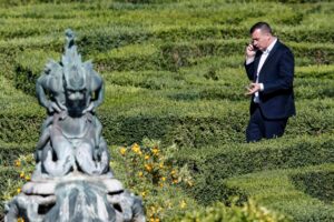 Rocco e i suoi fardelli. Tutto ciò che non torna nella versione di Casalino
