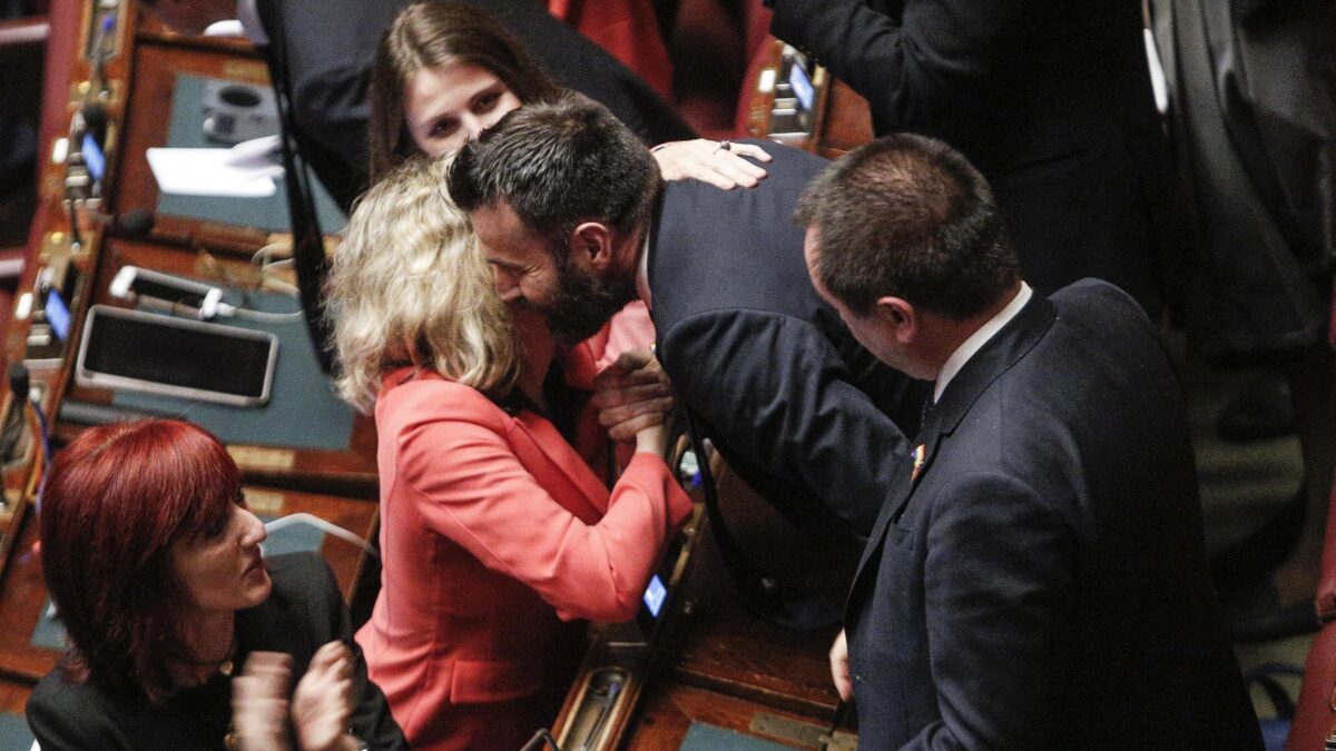 Omofobia, Pro Vita & Famiglia: «Ddl Zan-Scalfarotto è osceno. In piazza contro la dittatura»