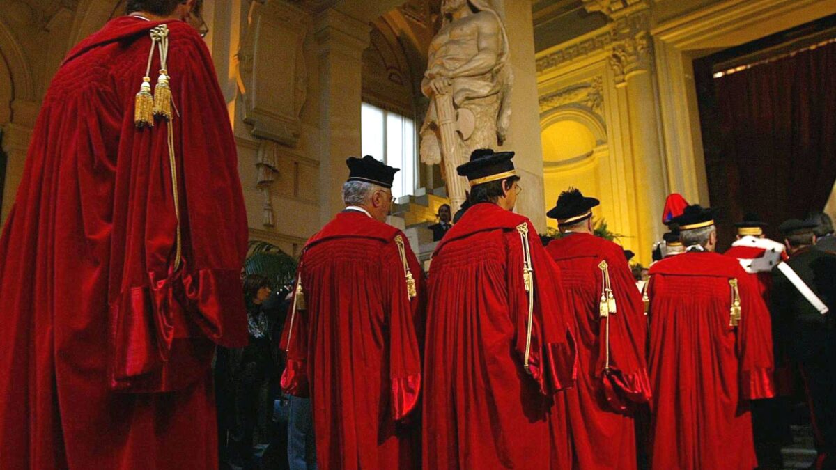 La toga in cerca di trasferimenti: «Ho rinunciato a un seggio del M5s»