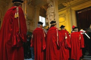 La toga in cerca di trasferimenti: «Ho rinunciato a un seggio del M5s»