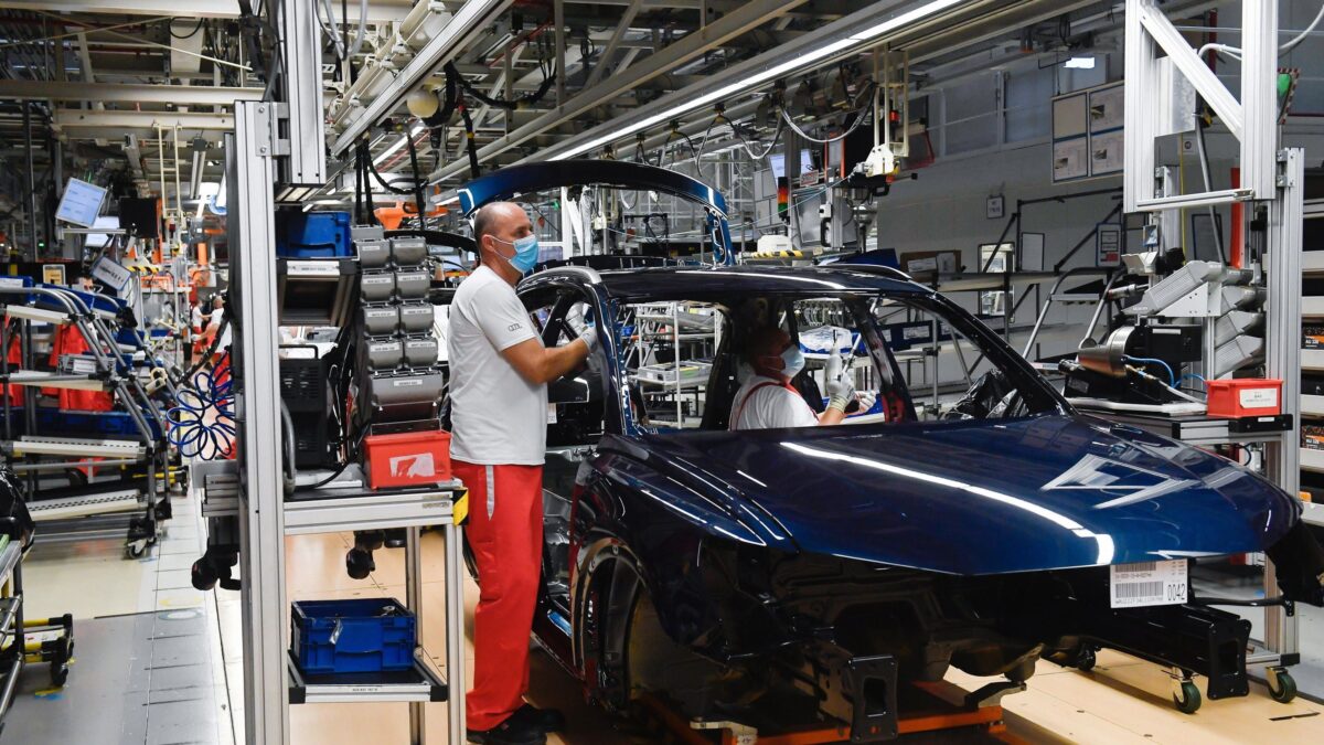 L’industria soffre, l’auto scompare