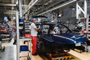 L’industria soffre, l’auto scompare