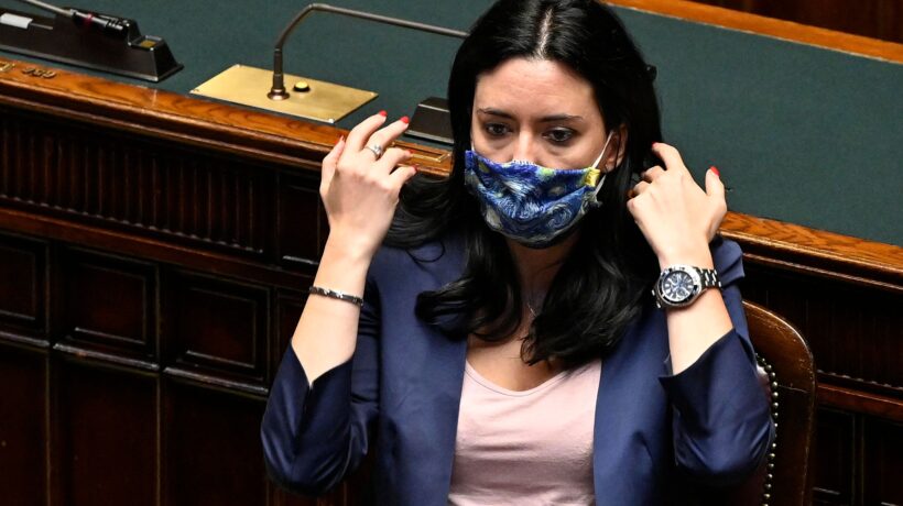 La lagna Azzolina: «Attaccata perché donna»