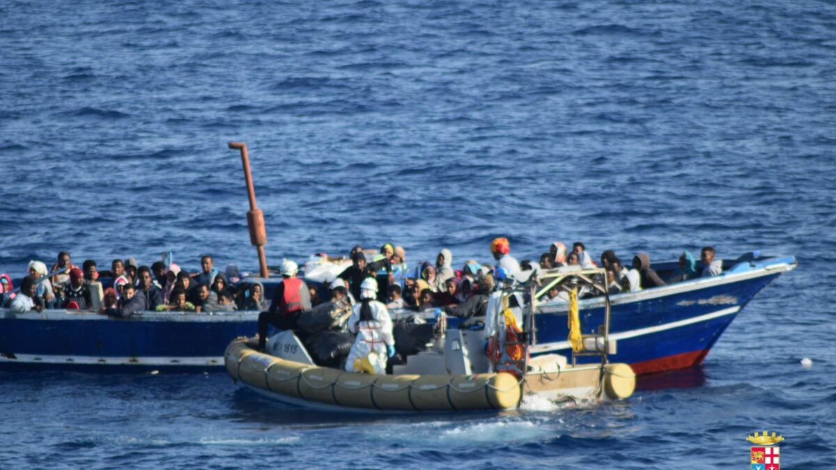 Voli chiusi ai bengalesi tanto arrivano sui barconi